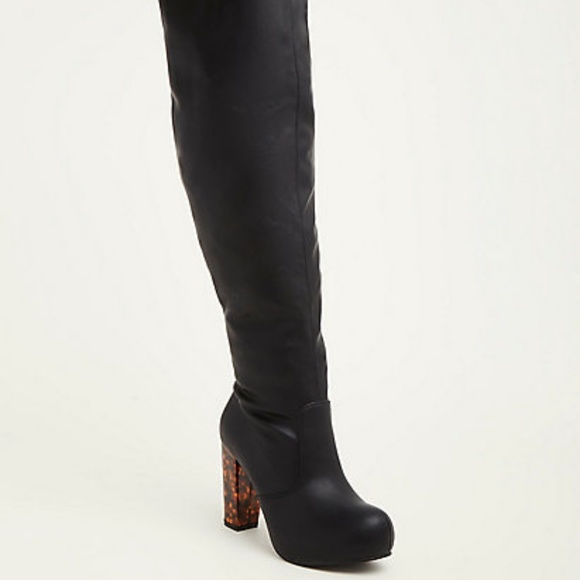 black boots with tortoise heel